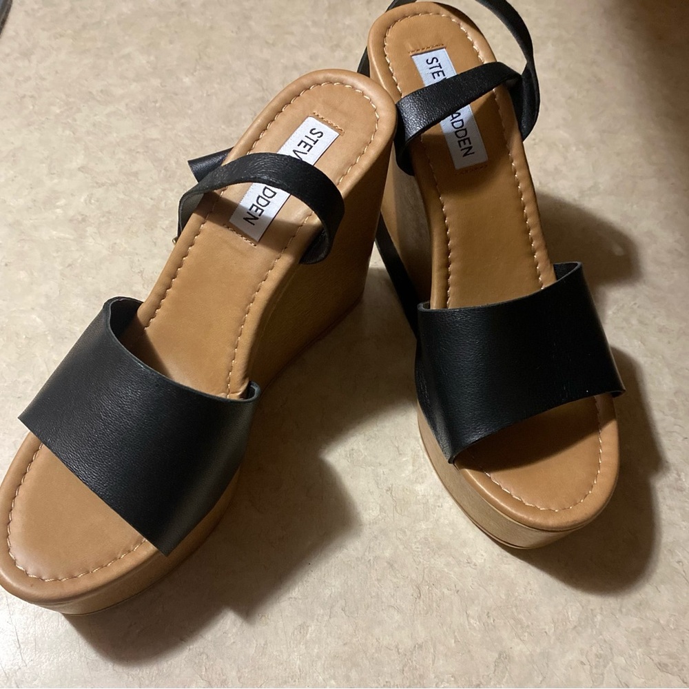 Steve Madden Black and Tan Wedges